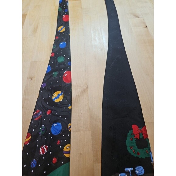 Lot Of 2 Specialties Hallmark Santa Playing Golf Tie's - Picture 4 of 12